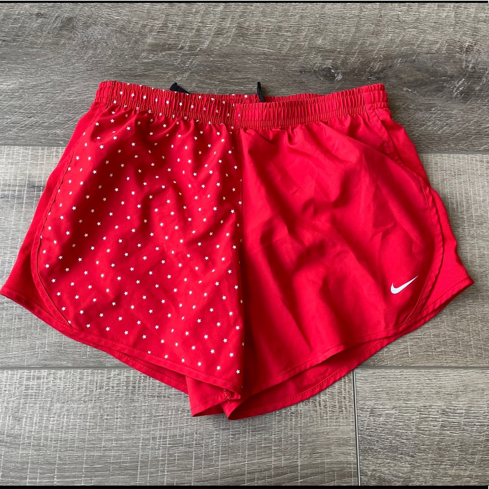 Nike Shorts With Stars in Red Size YOUTH Large